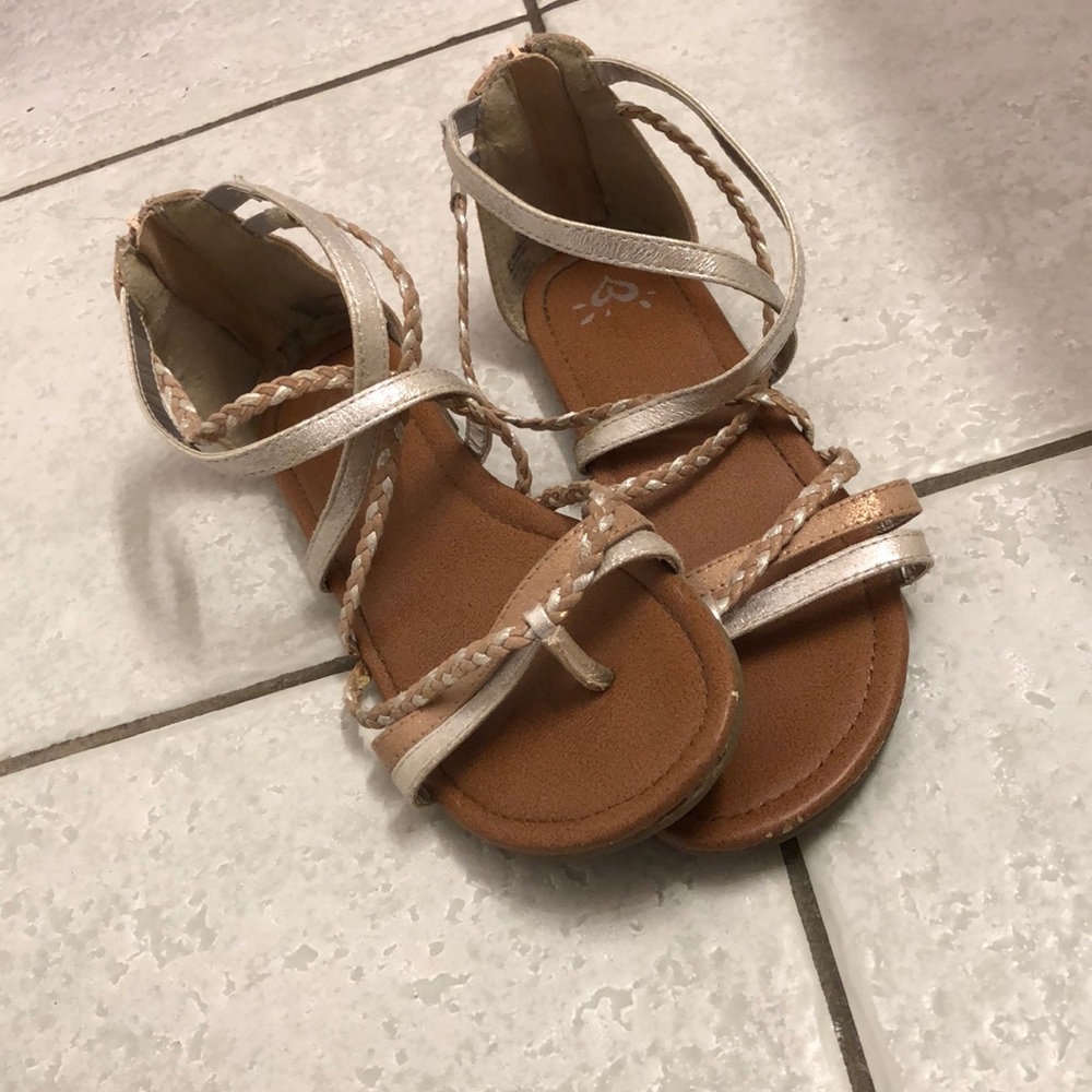 Justice sandals👡
